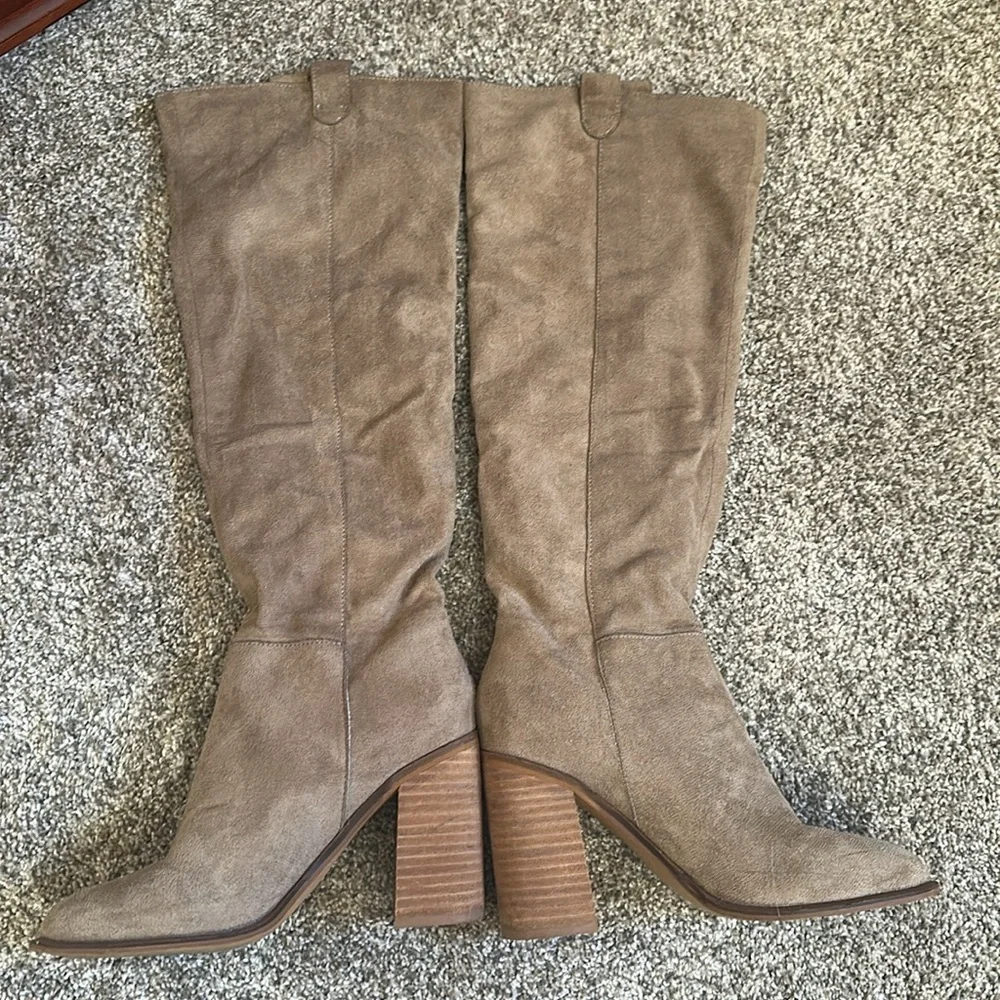 Women's Tan Knee-High Boots - Picture 4 of 10
